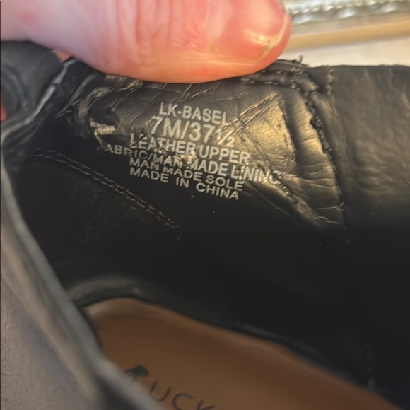 Sleek Black Ankle Boots with Side Zipper - Picture 6 of 8